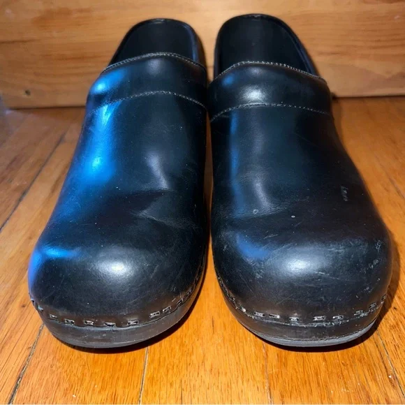 LL Bean Black Leather Clogs Women's Size 9. Great condition - Picture 2 of 5